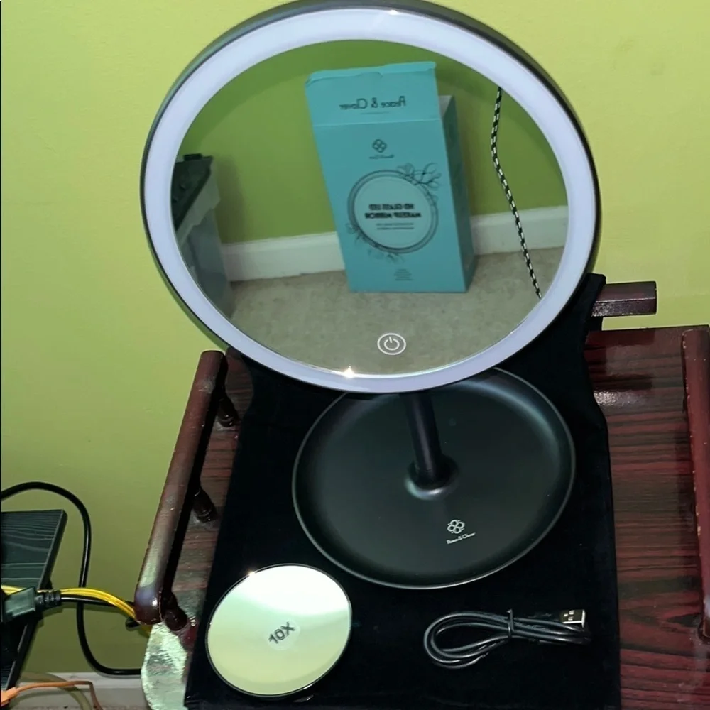 🆕 Peace & Clover HD Glass LED Makeup Mirror